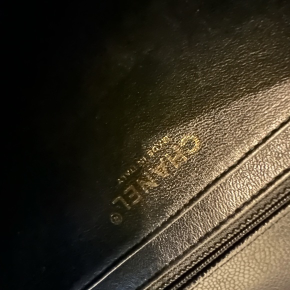 AUTHENTIC CHANEL CAVIAR LEATHER SINGLE FLAP BLACK AND GOLD HARDWARE MAXI EXCEL - Picture 10 of 12